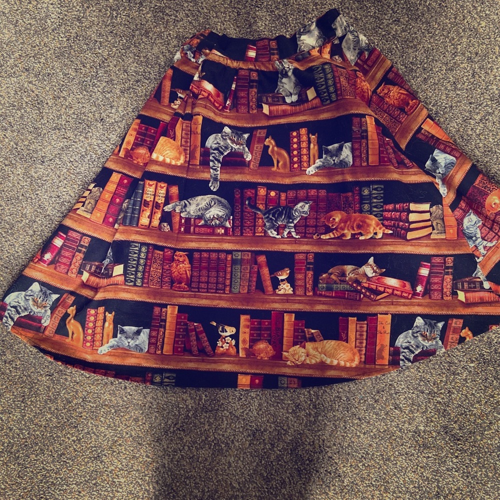 Cat Book Skirt sz:XS